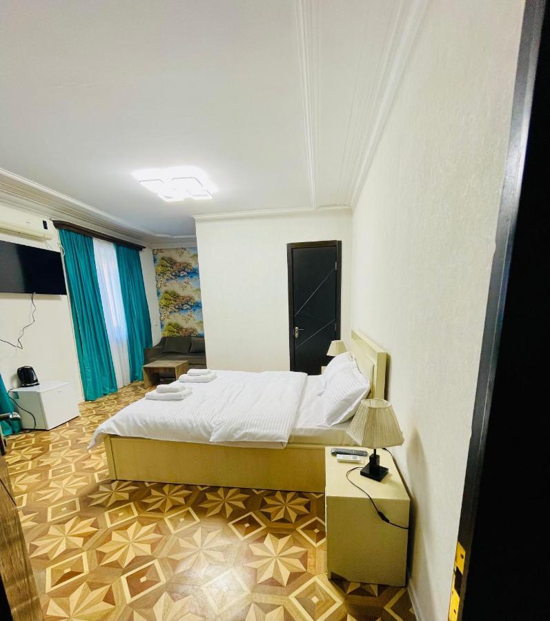 Quality Inn Tbilisi Exteriör bild