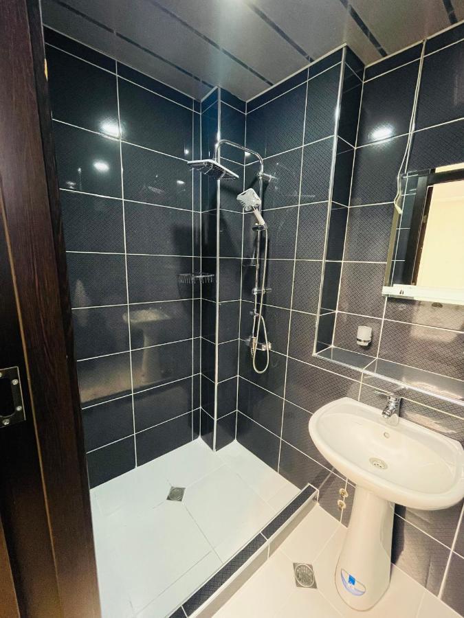 Quality Inn Tbilisi Exteriör bild
