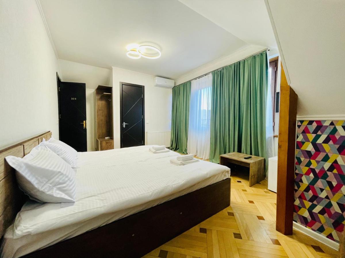 Quality Inn Tbilisi Exteriör bild
